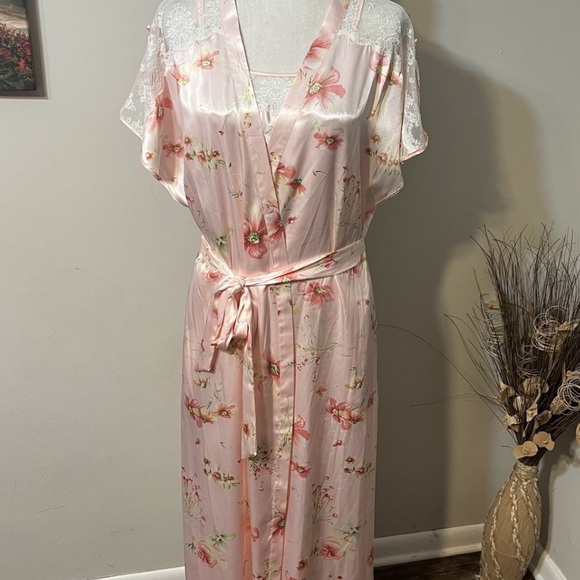 Oscar de la Renta Other - Oscar de la Renta pink label M Blush Floral Satin Robe